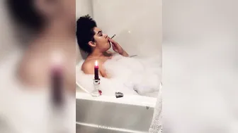 gemtheegoddess 18.06.2020 Did you spot the nip slip through the bubbl