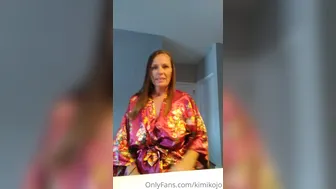 kimithemilfmommy.10.08.2020.679317128.Lotion_after_a_shower.._time_to_get_to_work