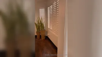 Karli Mergenthaler, karlimergenthaler Vicious shlendra squeezes shaved pussy