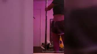 ryliepink, aleciaamaay, aleciaaaaaa onlyfans Bitch with big ass turns on chic body