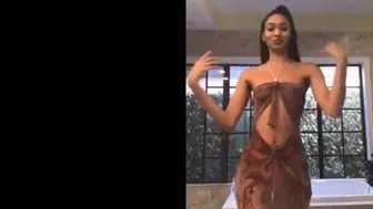 Edwina Isaacs (edwinacarlaisaac) onlyfans Lustful babe caresses pussy with her hand