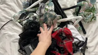 UK Dreamx (ukdreamx) onlyfans likes to mess with toys