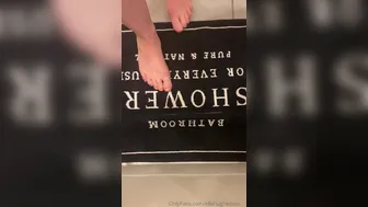 Ella Hughes aka ellahughesxxx  onlyfans Slender chick masturbates shaved wet pink hole