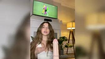 Daisy Drew aka beachbbyxxx onlyfans lustful nipple presses the vagina