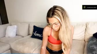 BADBRITTXO amazing model spreads her pussy HD